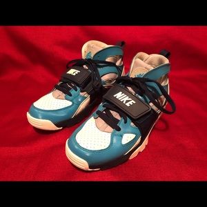 Nike Better World Women’s Sneakers Size 7Y